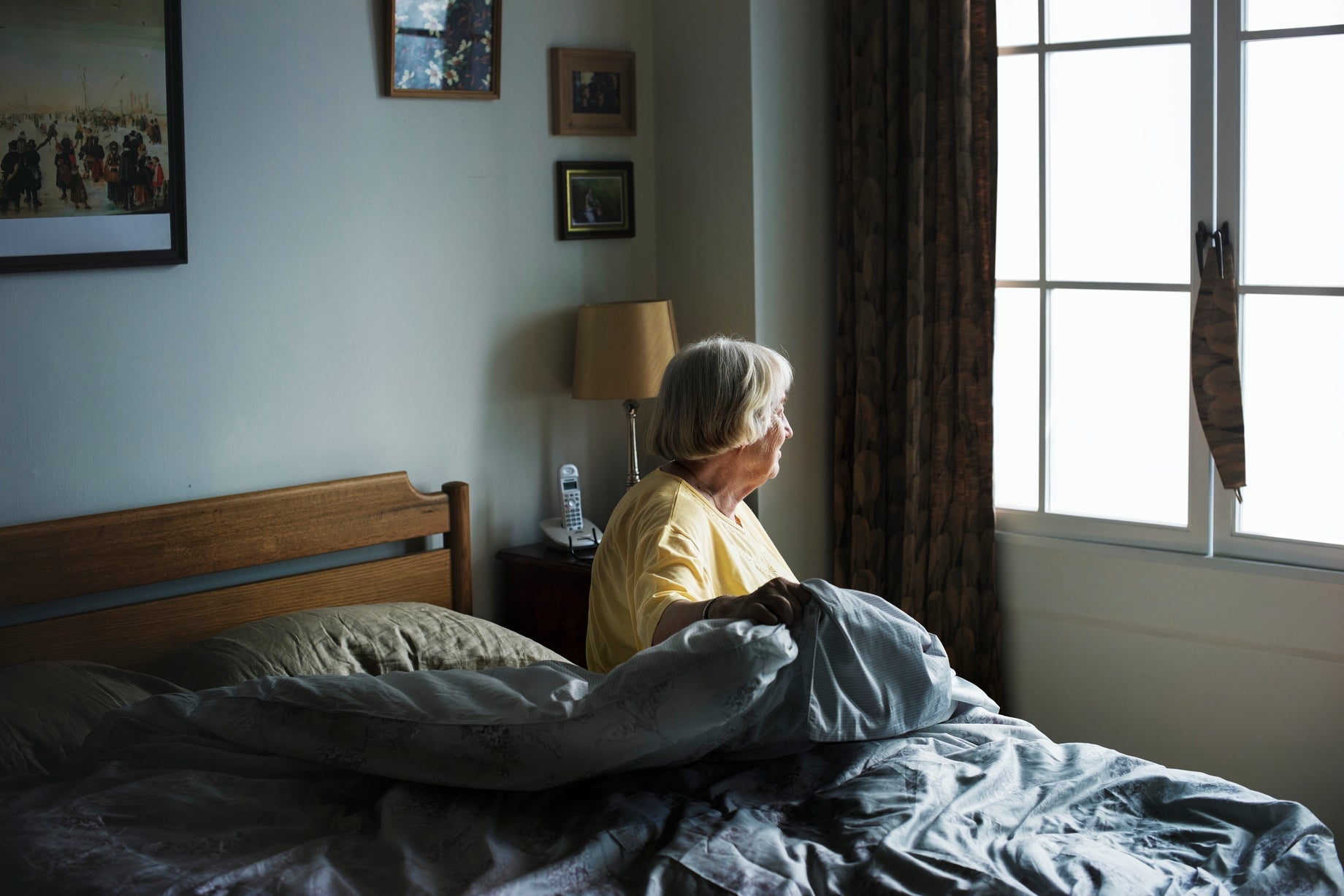 Bed Rails for Seniors: 5 Signs It’s Time for Added Bedside Support